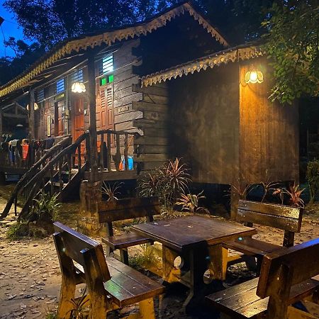 Rustic Chalet - Dahlia N Mawar At Sedim Vista Kulim Exteriör bild
