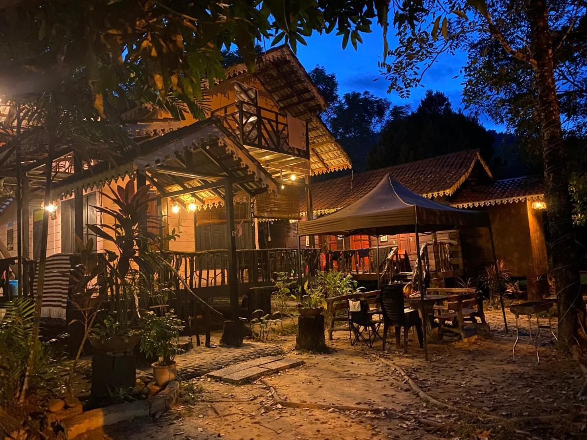 Rustic Chalet - Dahlia N Mawar At Sedim Vista Kulim Exteriör bild