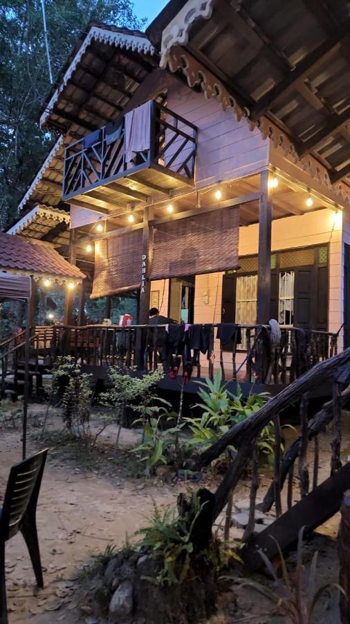 Rustic Chalet - Dahlia N Mawar At Sedim Vista Kulim Exteriör bild