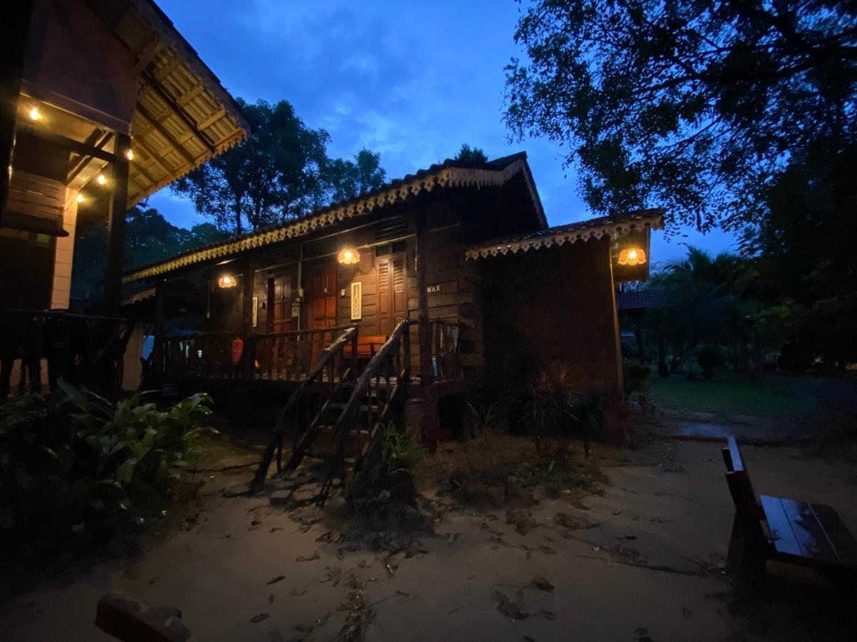Rustic Chalet - Dahlia N Mawar At Sedim Vista Kulim Exteriör bild