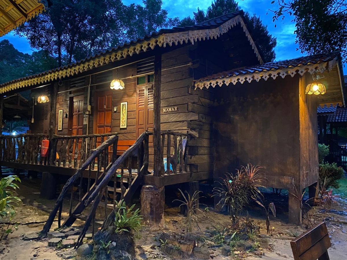 Rustic Chalet - Dahlia N Mawar At Sedim Vista Kulim Exteriör bild